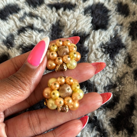 VINTAGE Beaded clip ons - Picture 1 of 4